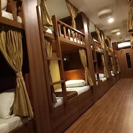 Classic Dormitory Mumbai Bagian luar foto