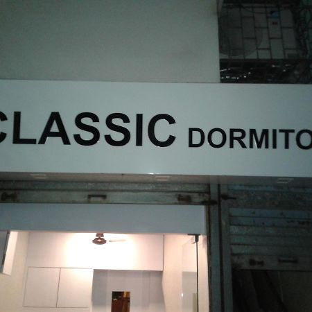 Classic Dormitory Mumbai Bagian luar foto