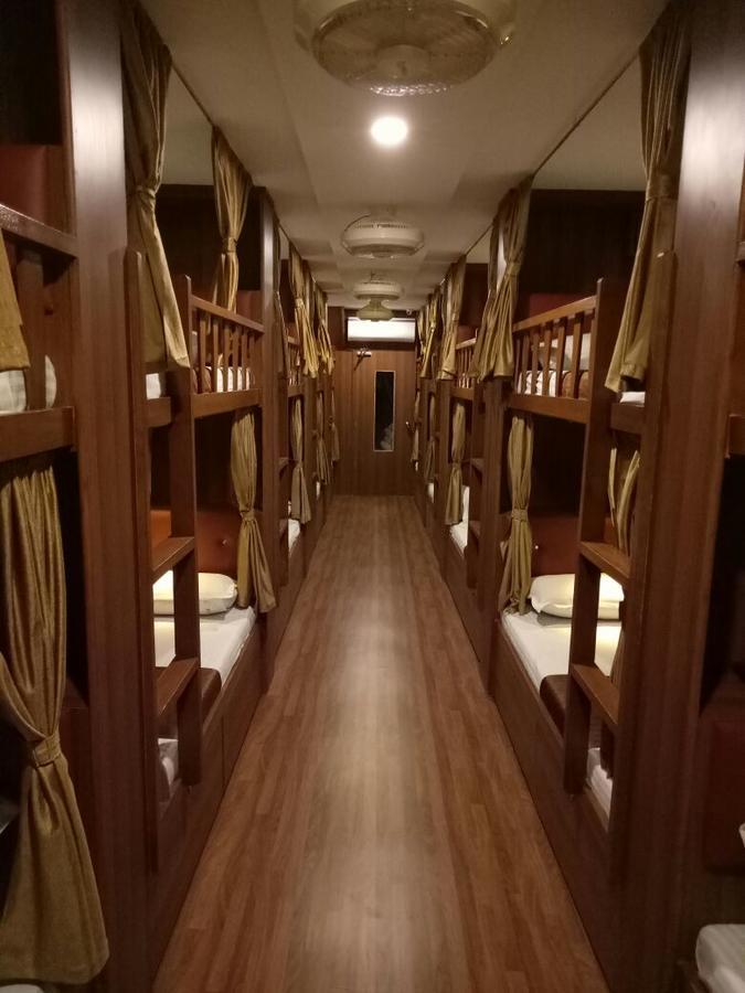 Classic Dormitory Mumbai Bagian luar foto