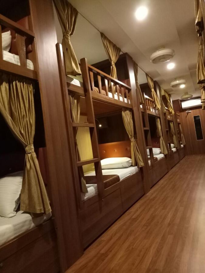 Classic Dormitory Mumbai Bagian luar foto
