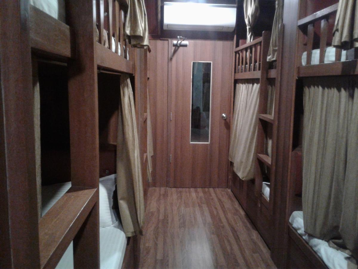 Classic Dormitory Mumbai Bagian luar foto
