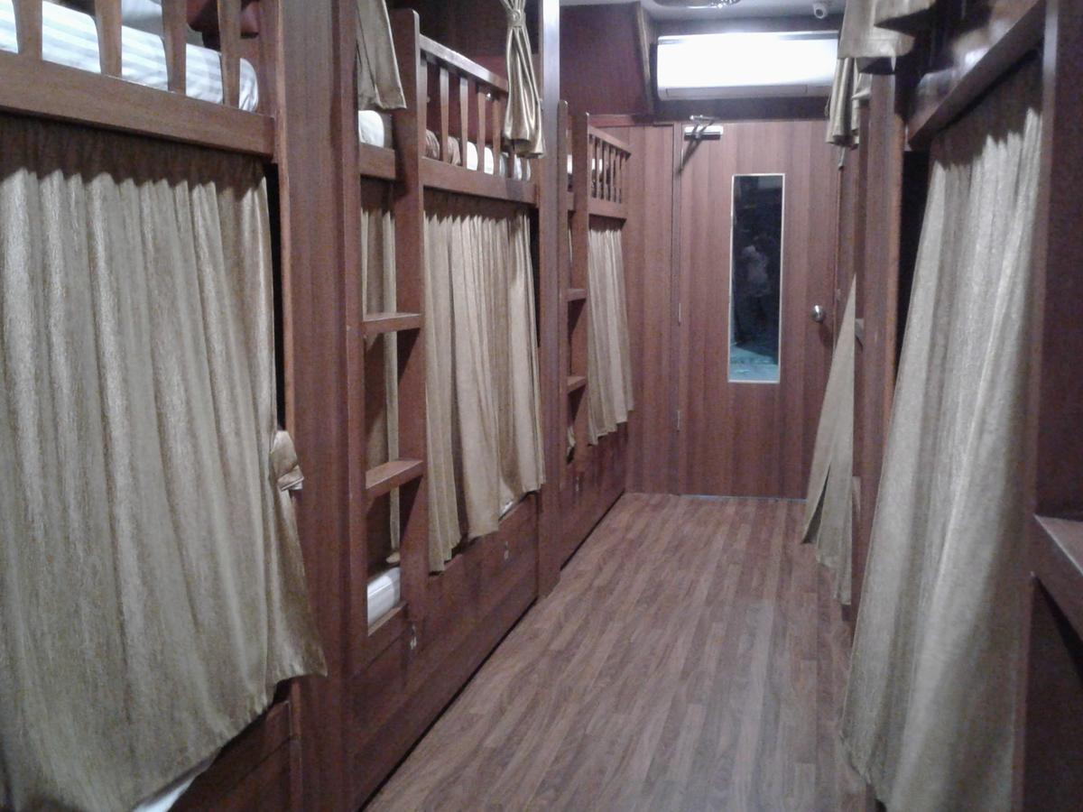 Classic Dormitory Mumbai Bagian luar foto