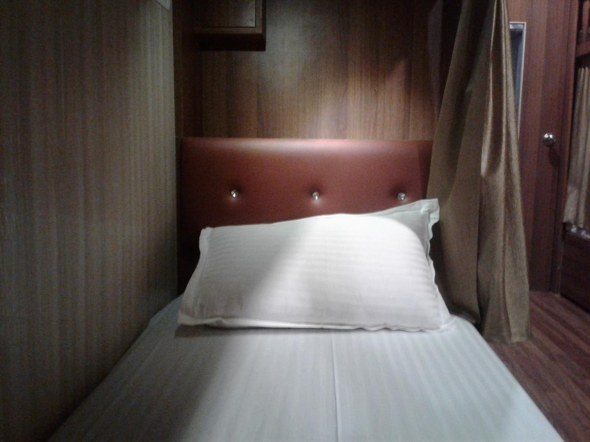Classic Dormitory Mumbai Bagian luar foto
