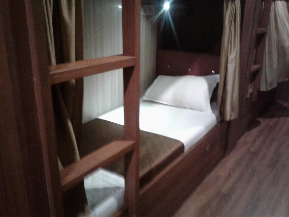 Classic Dormitory Mumbai Bagian luar foto