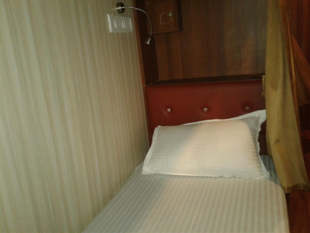 Classic Dormitory Mumbai Bagian luar foto