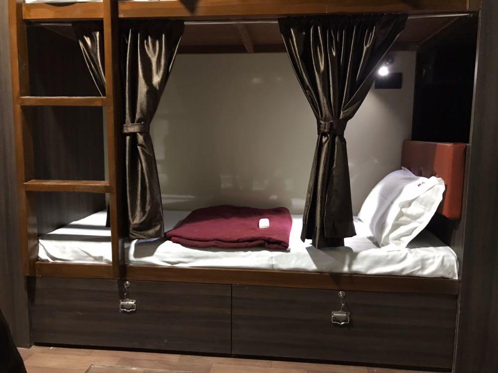 Classic Dormitory Mumbai Bagian luar foto